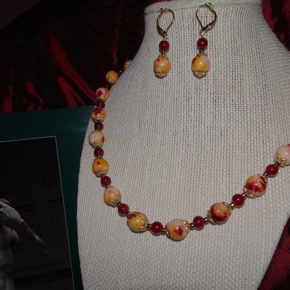 Necklace/earring set designed & hand-crafted by Carole With an E! - Picture 5 of 8